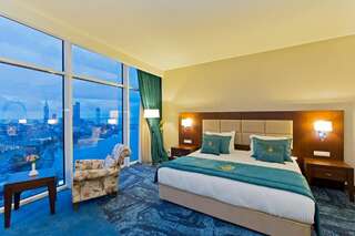Отель JRW Welmond Hotel Батуми Улучшенный двухместный номер с кроватью размера "queen-size" или 2 отдельными кроватями и видом на море-3