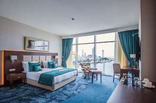 Отель JRW Welmond Hotel Батуми Улучшенный двухместный номер с кроватью размера "queen-size" или 2 отдельными кроватями и видом на море-4
