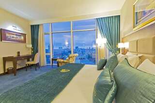 Отель JRW Welmond Hotel Батуми Улучшенный двухместный номер с кроватью размера "queen-size" или 2 отдельными кроватями и видом на город-9